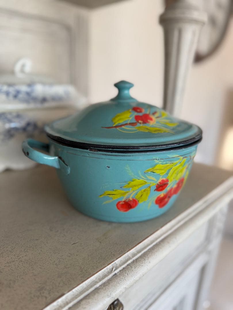 フランスアンティークチェリー柄鮮やかなブルーグリーンのキャセロールスーピエール