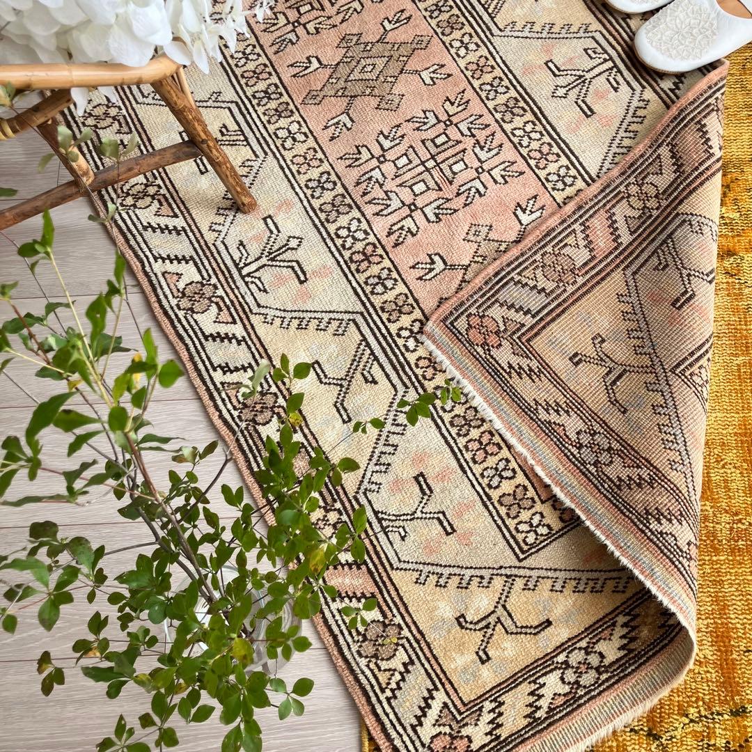 アールデコ調　81×131✳︎直線　くすみピンク　ベージュ　トルコヴィンテージラグ