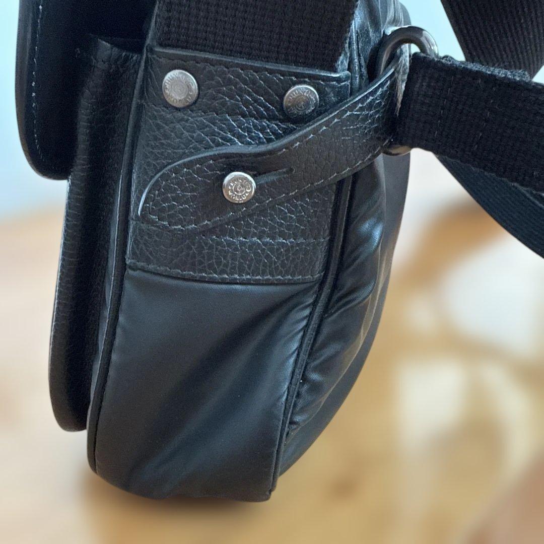 ハンティングワールド　メッセンジャーバッグ　ショルダーバッグ