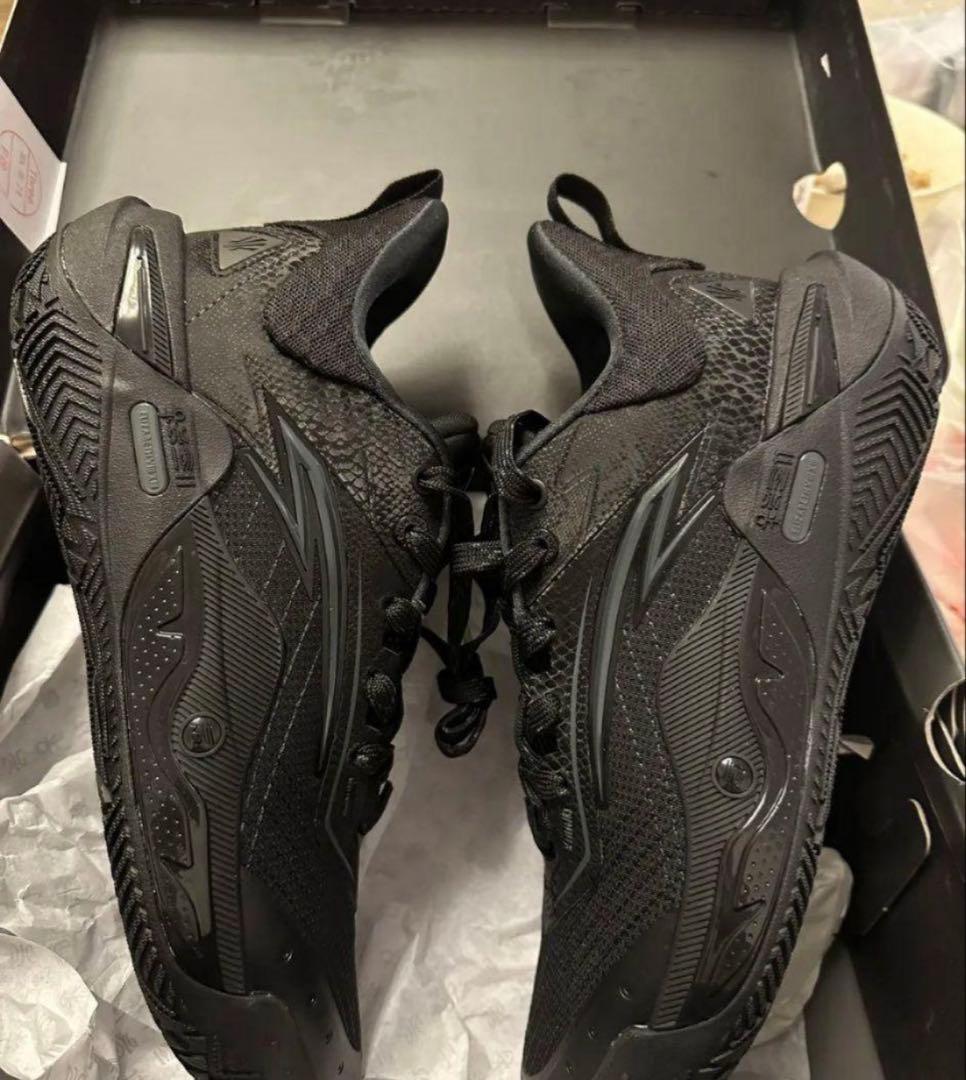 【専用】Kyrie 黒武士カラUS9/26. 5CM【NBA選手着用モデル】