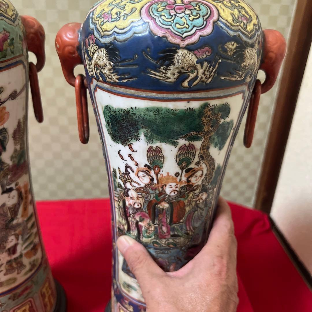 大清嘉慶年製　中国の武神が描かれた双耳付きの人物花瓶です。﻿骨董　アンティーク