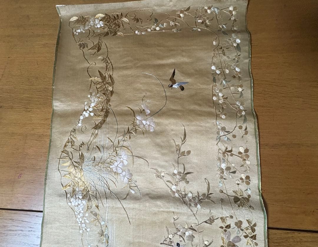 シルク生地？刺繍　181cm×45.5cm ベージュ