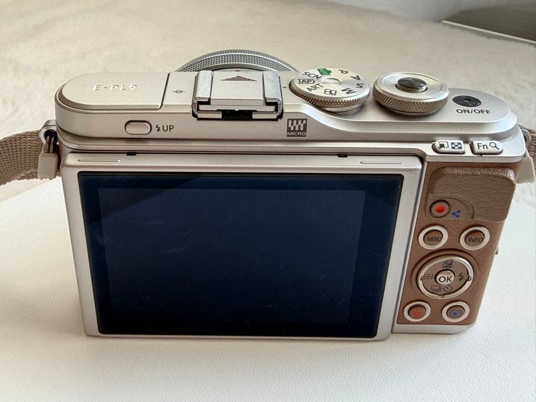 OLYMPUS PEN E-PL9 14-42mm EZレンズキット　動作品