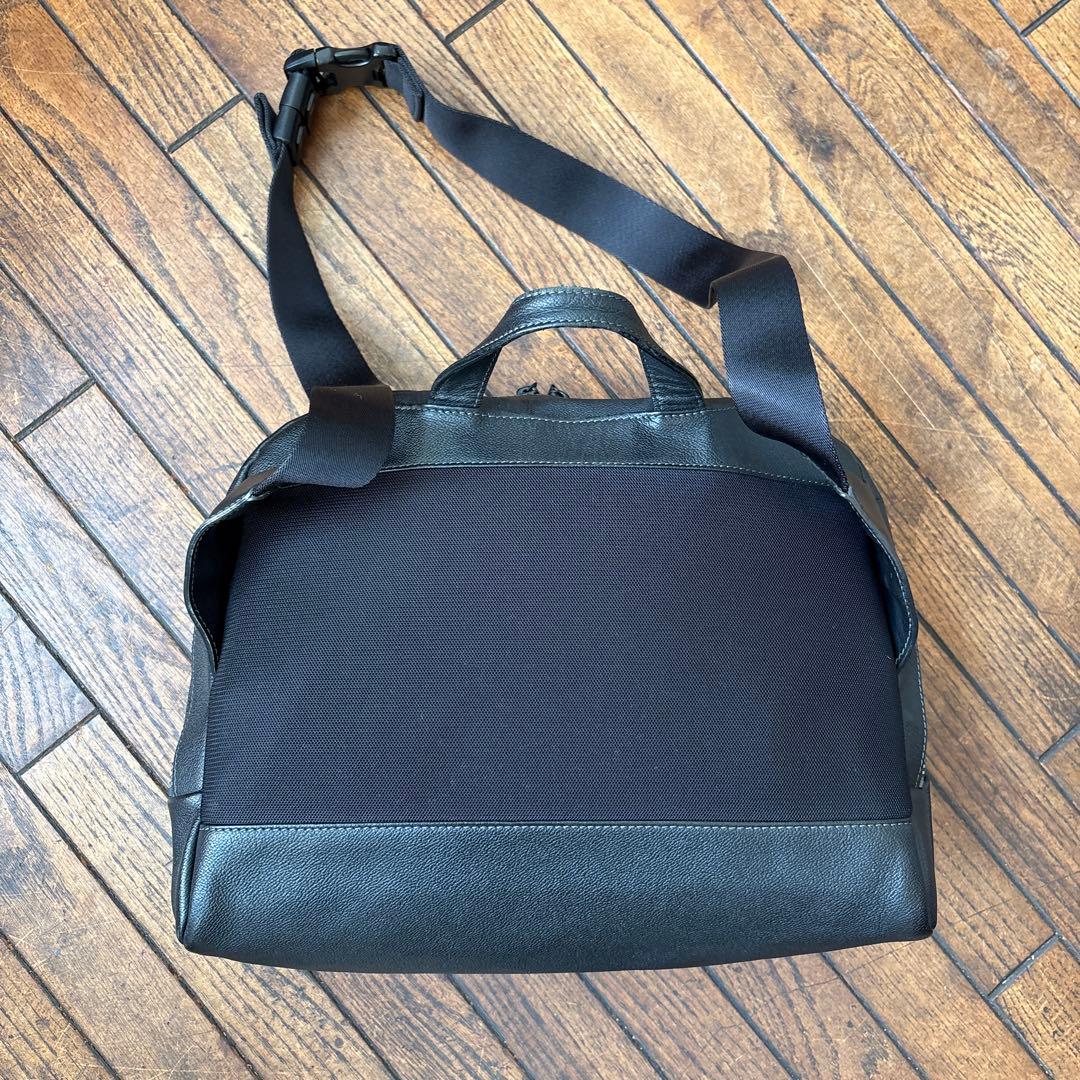 極美品　FARO（ファーロ） Smart Sling Bag 2