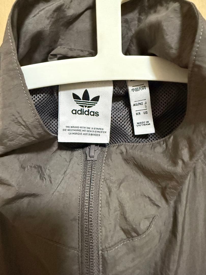 adidas レアルマドリード　トラックジャケット