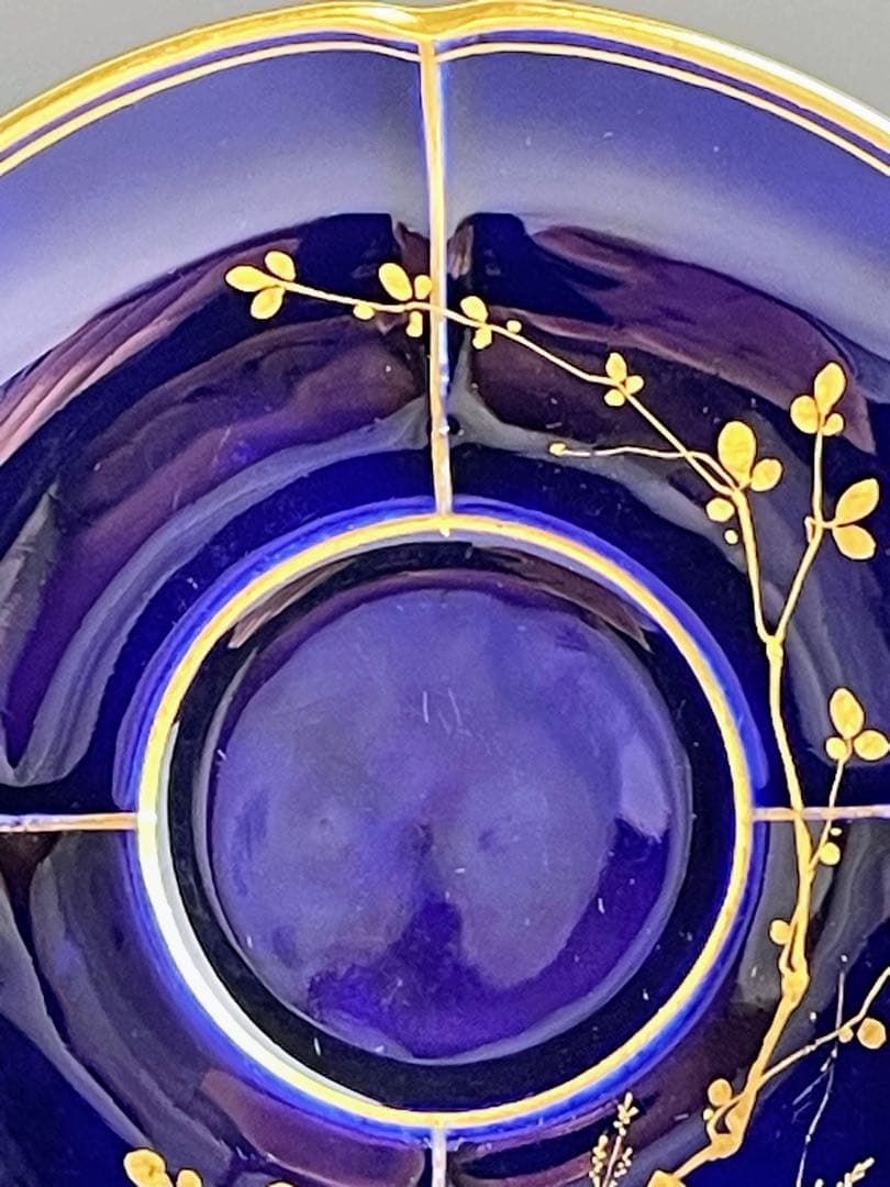 【美品】イギリス窯 コバルトブルー地 金彩・銀彩装飾 ティーカップ＆ソーサー