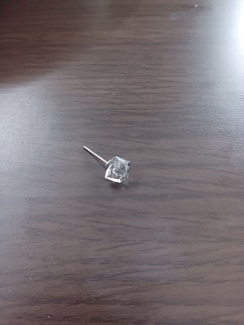 クリスタルカット シルバースタッドピアス 片耳用