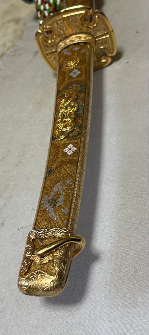 超稀少逸品 模造刀 飾太刀拵風 錦布包 鍍金の長覆輪（金覆輪）黄金造太刀 実物大