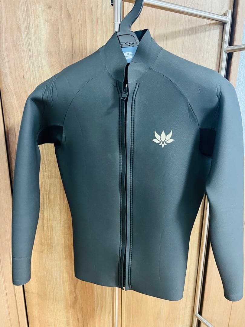 【美品】AXXE CLASSIC フロントジップ ロングスリーブタッパー L