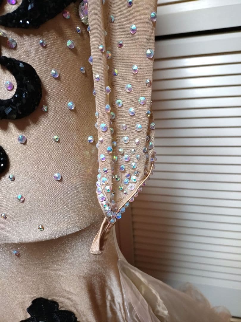 ベリーダンス衣装 ベージュ ブラック アーム付