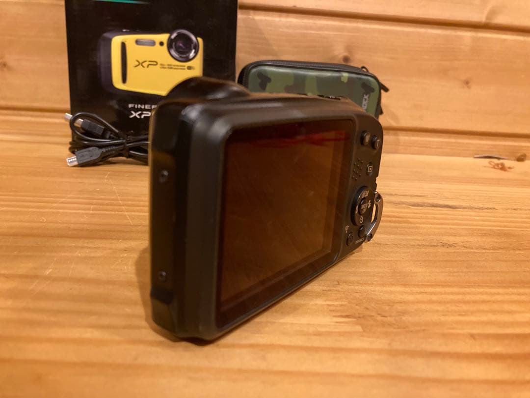 FUJIFILM 富士フイルム　FINEPIX XP90 防水デジカメ　コンデジ