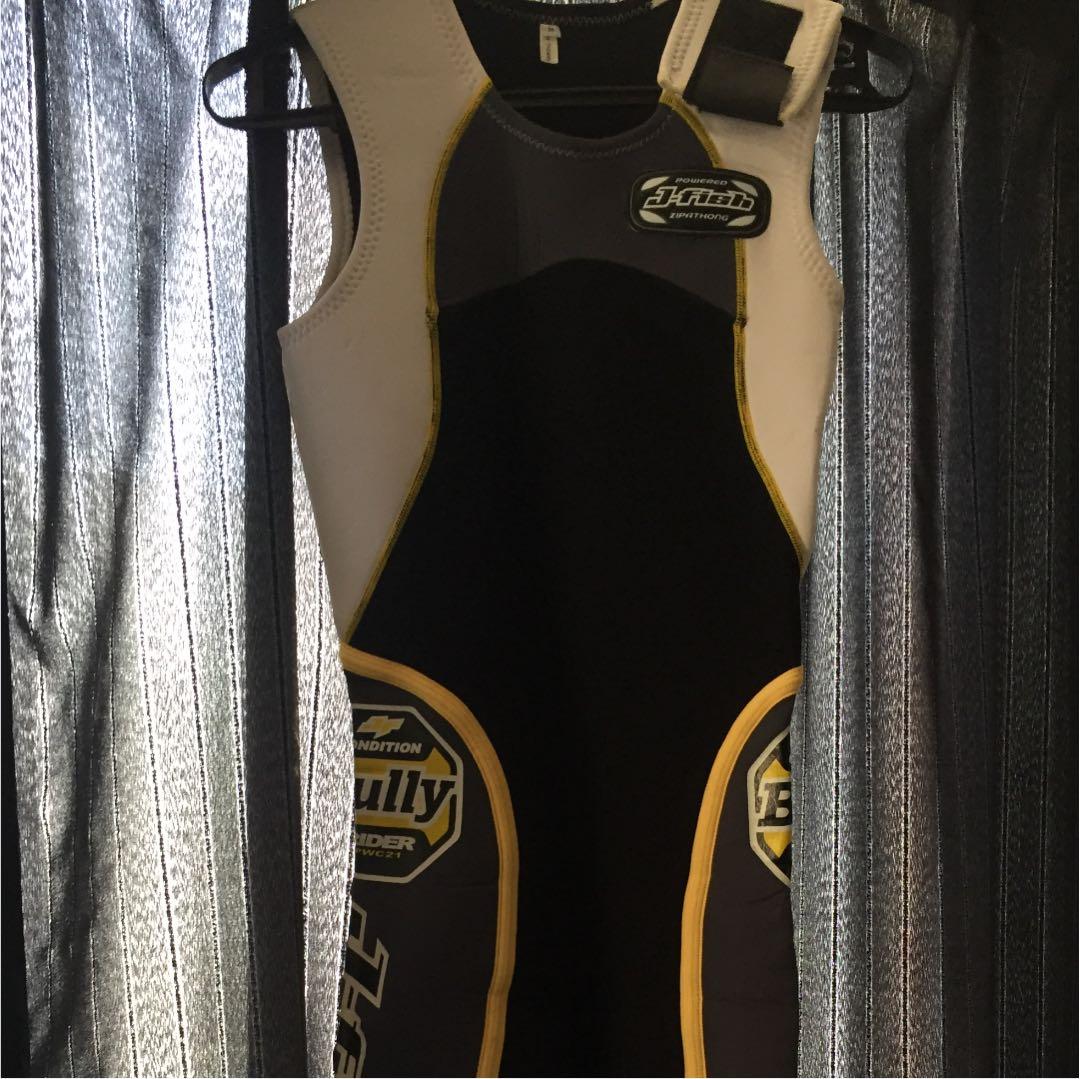 ウエットスーツ