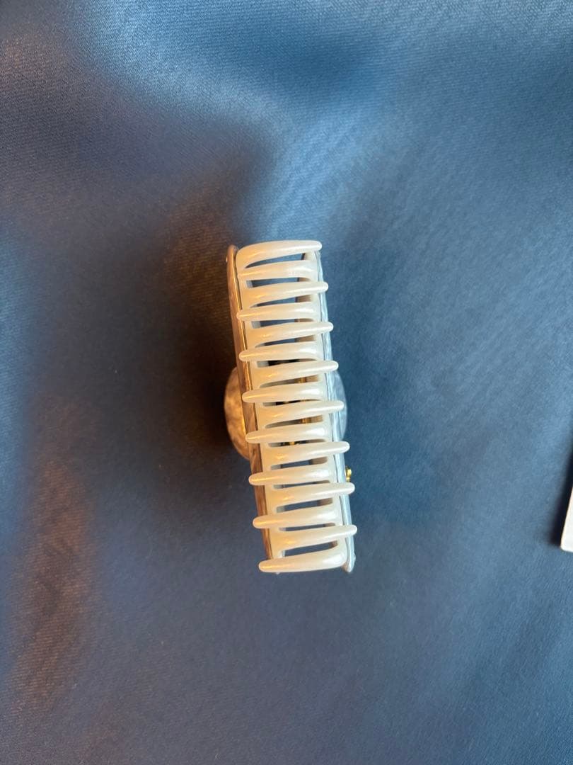 acca ヘアクリップ　M 製品証明書　未使用品