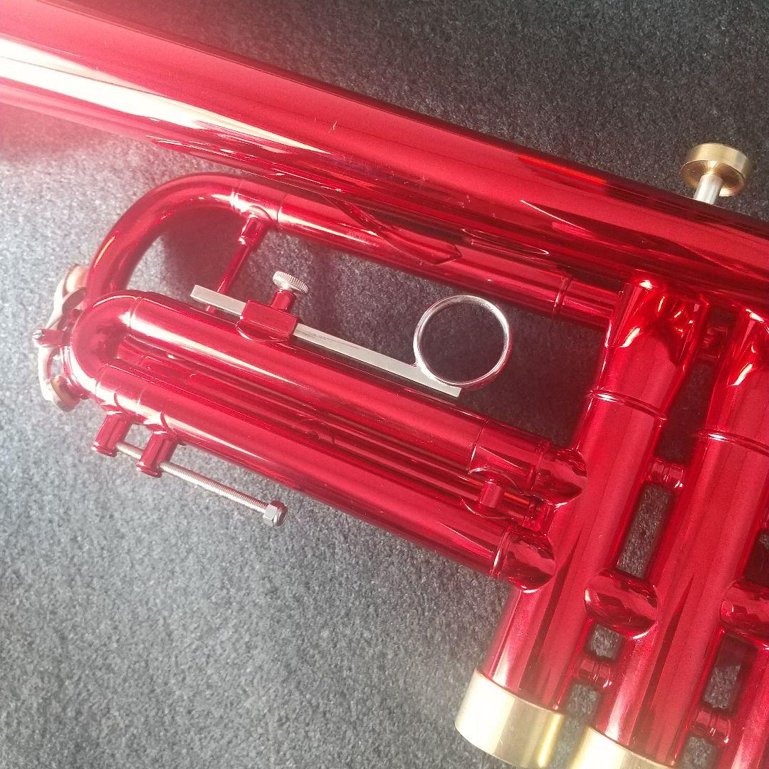 ケルントナー・トランペット「メタリックレッド」「ヘビートリム」仕様。