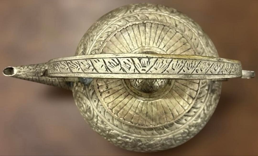 錫製 彫刻文様 水注 急須型 蓋付き 420g 伝統工芸 古道具