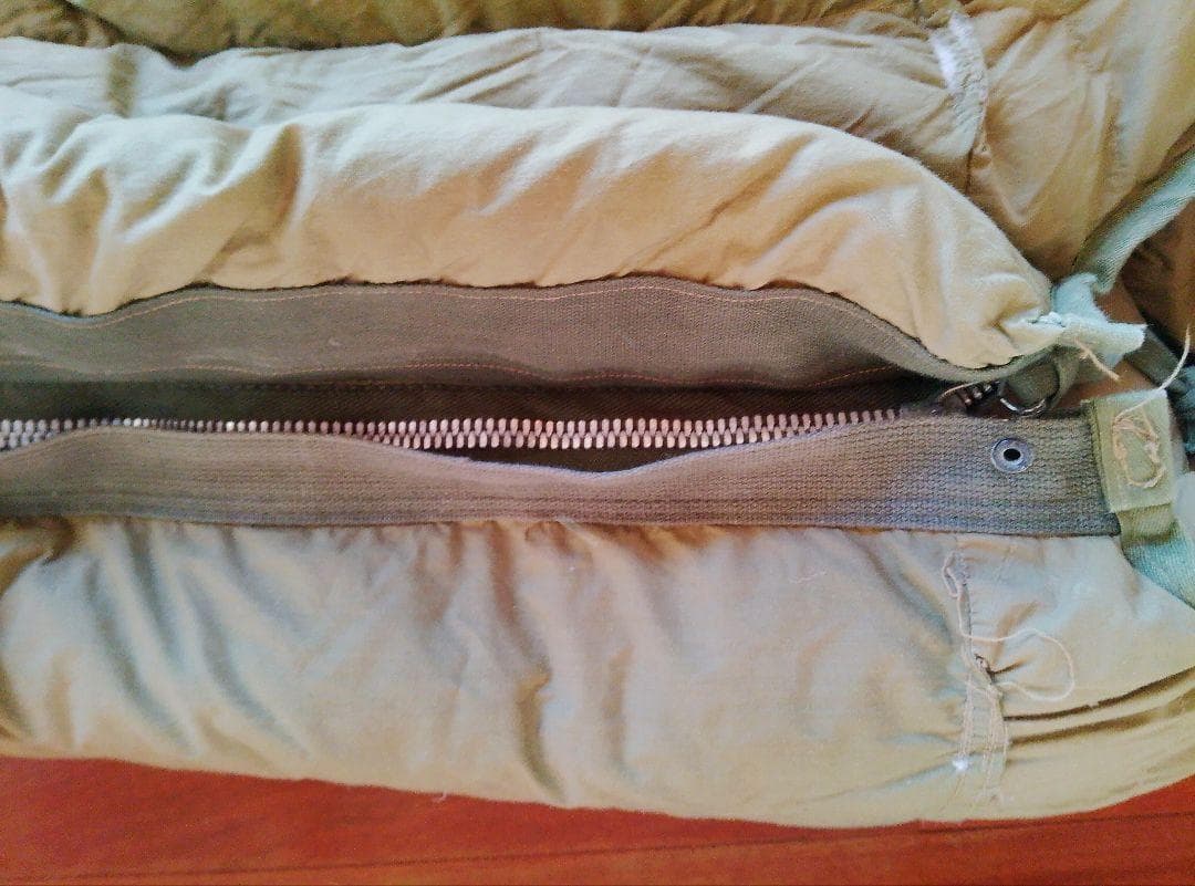 沖縄米軍実使用品　US1949年製 オリーブグリーン寝袋　ヴィンテージ