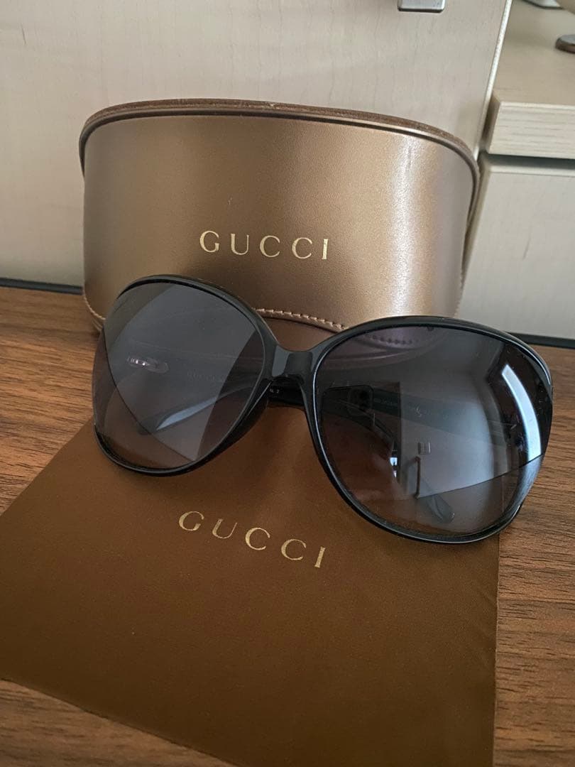 MONOTONE！GUCCI サングラスハートレディース黒ケース付き度なし