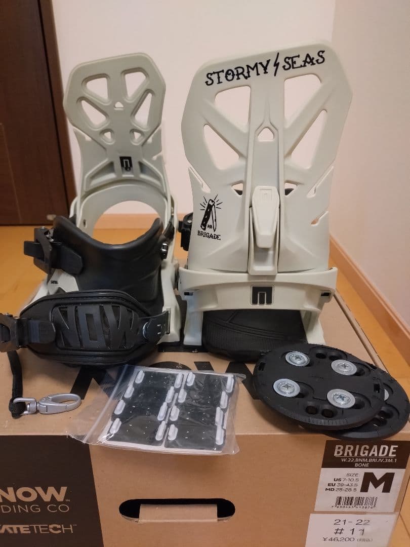 【美品】 NOW BRIGADE バインディング Mサイズ(25〜28.5㎝)