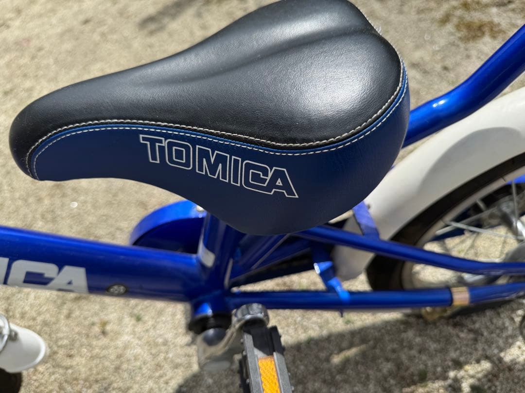 トミカ 幼児用自転車 青 前カゴ付き ヘルメット付き 1月まで