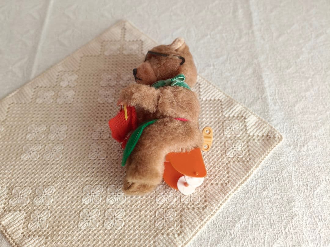 * vintage bear ❀ ゼンマイ仕掛けの 編み物 クマさん
