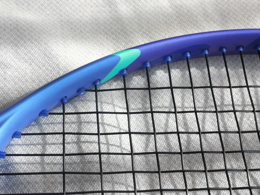 EZONE98（シューズケース新品付）　YONEXイーゾーンテニスラケットG2