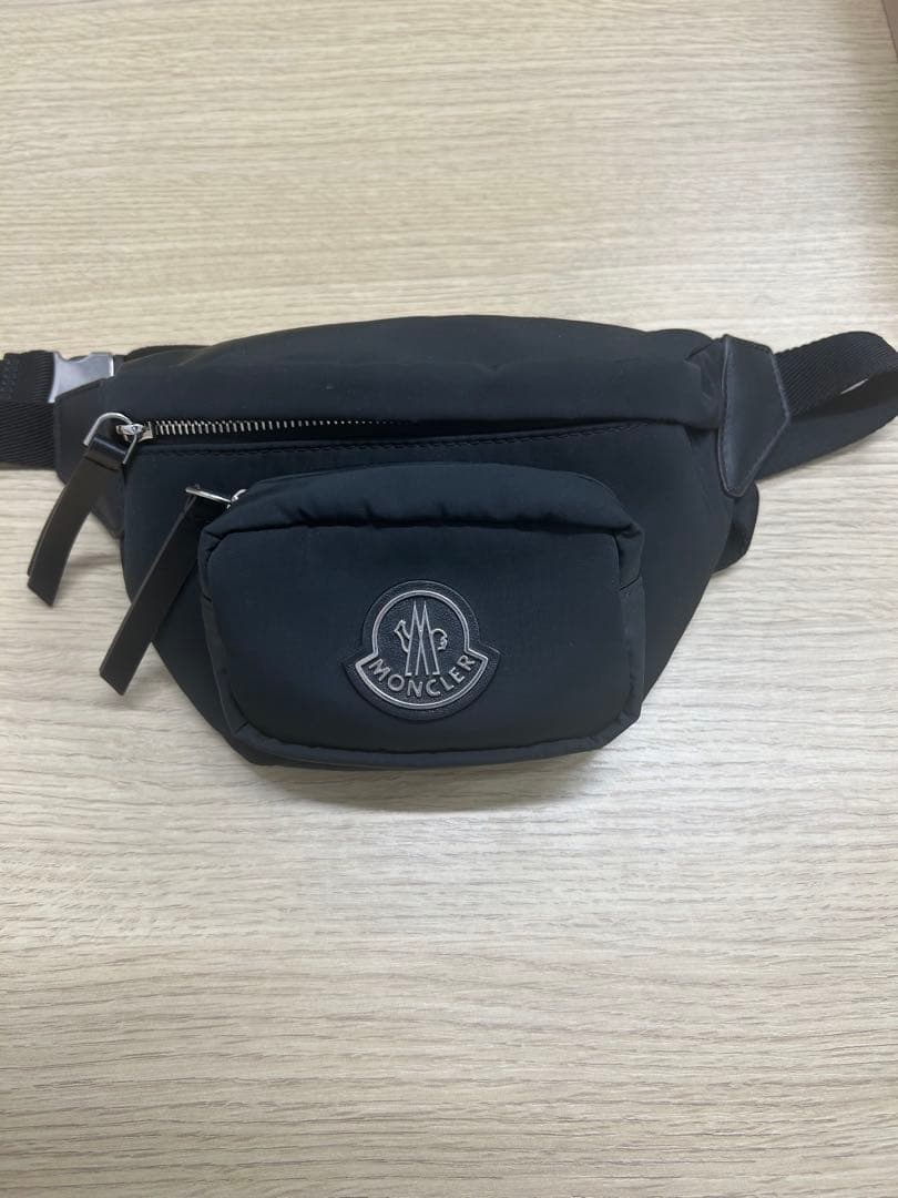 【良品】モンクレール ウエスト ボディバッグ黒J2 5M00001