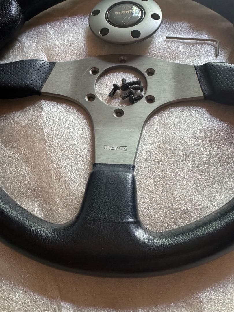 箱付き！MOMO RACE ステアリング　35パイ