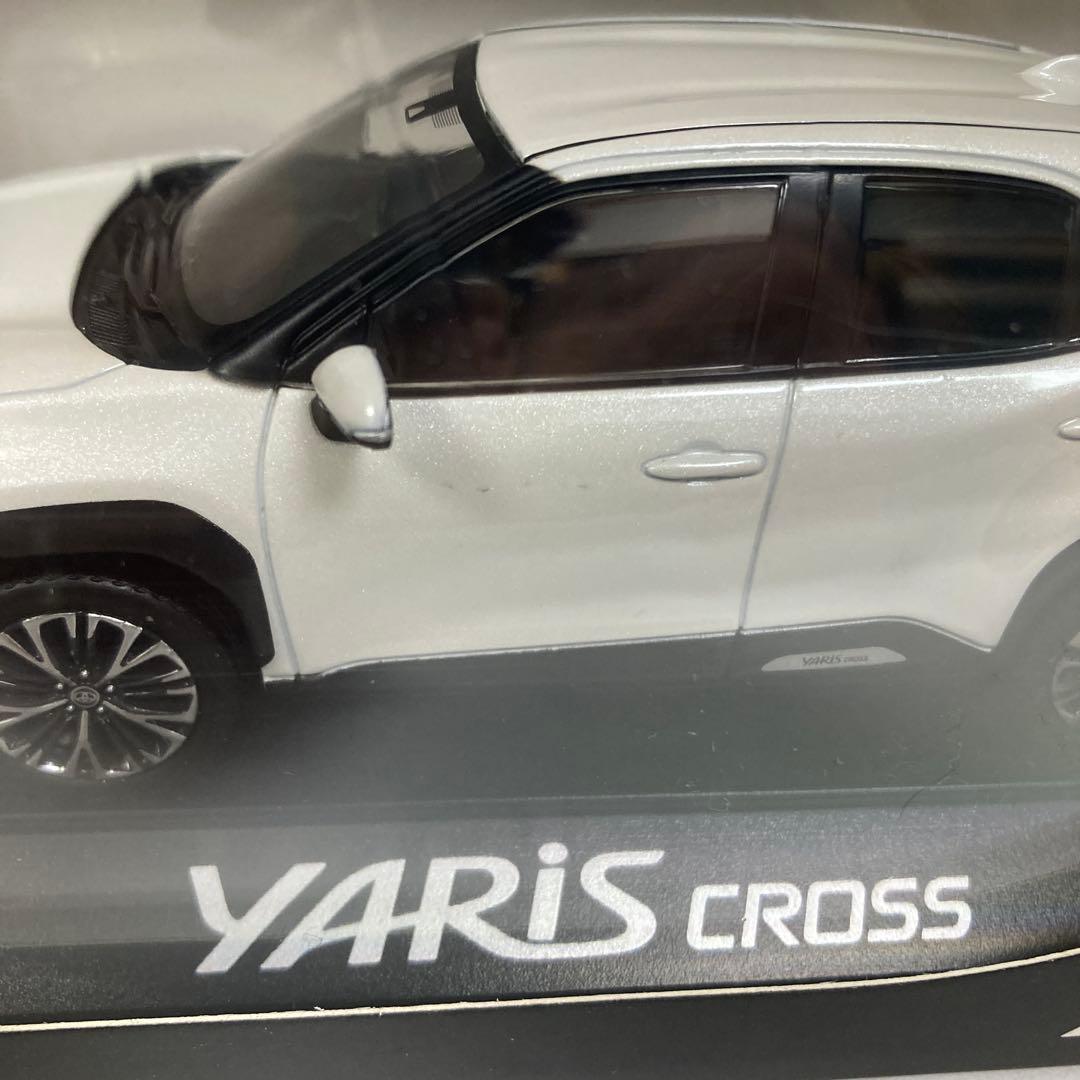 【非売品】トヨタ ヤリスクロス ミニカー ホワイトパールクリスタルシャイン 新品