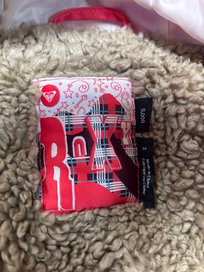 赤いスノーボードウェア（女性用）