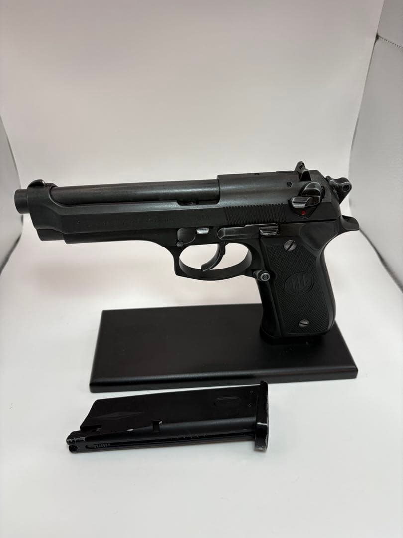 WA Beretta M92FS バトルダメージ　ベレッタ　スタンド付き
