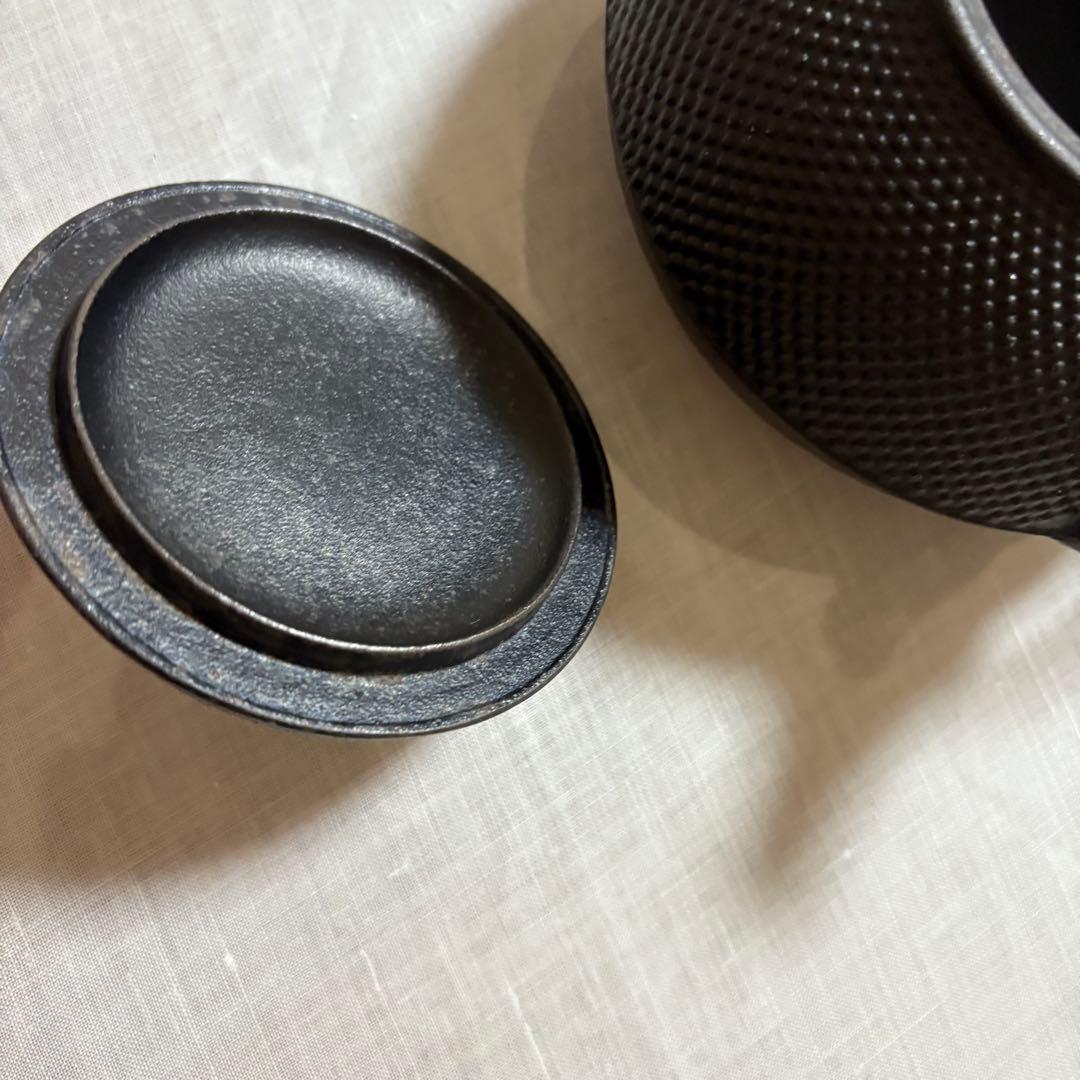 【mido midoさま専用】 岩鋳 鉄瓶 7型アラレ IH対応 黒焼付0.9