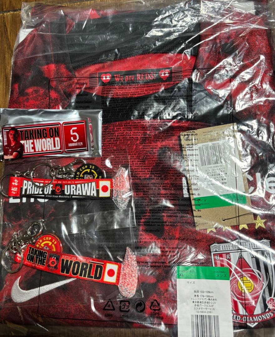 浦和レッズ　ユニフォーム　キーホルダー