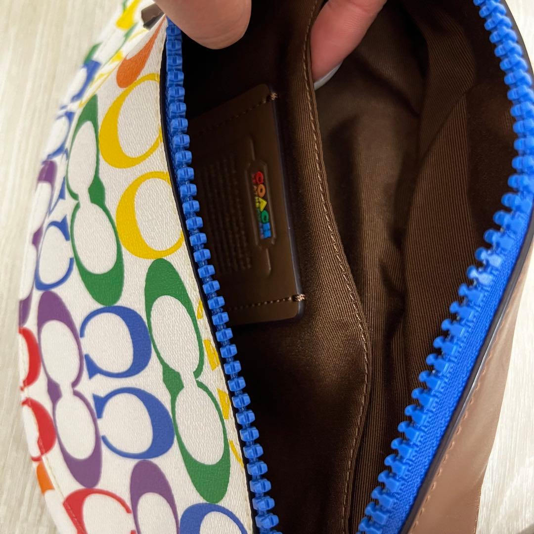 新品未使用品　コーチ　ボディバッグ