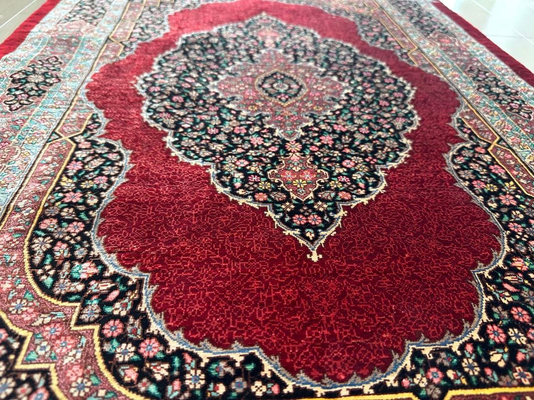 イラン製絨毯　赤