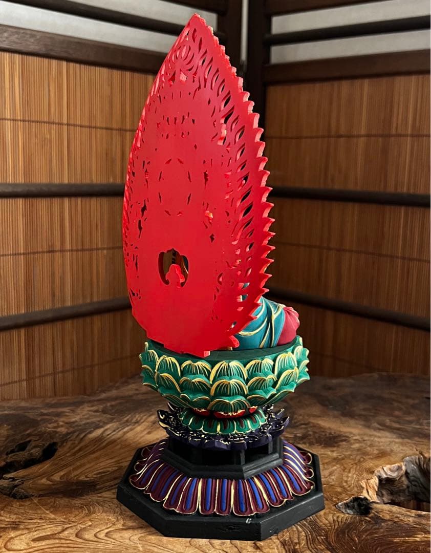 仏教美術 彩色総桧材 細密彫り 飛天光背 八角台座 釈迦如来像 仏像 展示品三寸