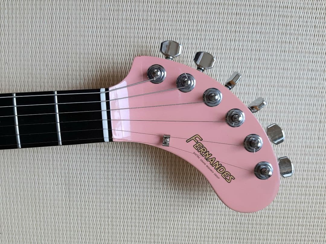 フェルナンデスZO-3 ピンク エレキギター スピーカー内蔵
