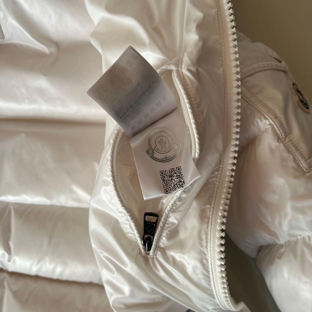 MONCLER ホワイト ダウンジャケット
