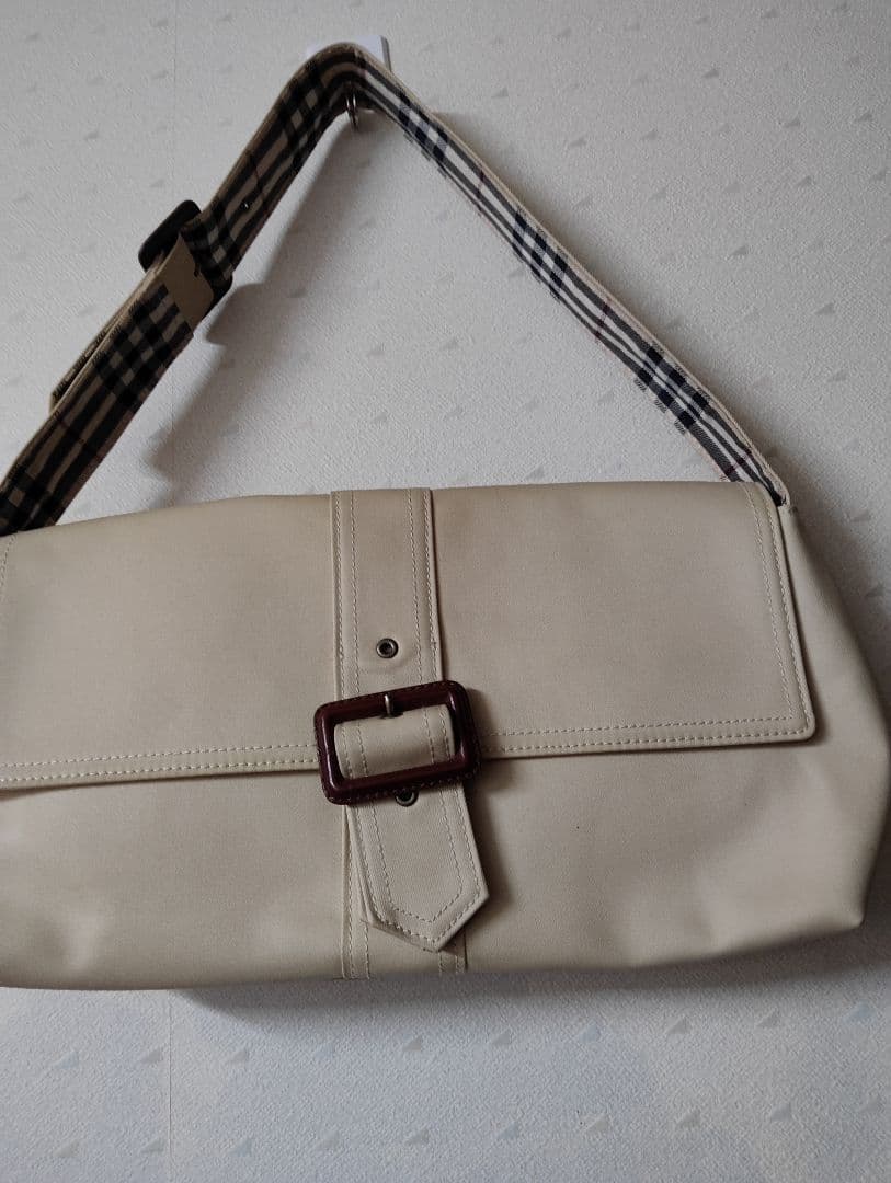 ルイ　セール！BURBERRY アイボリー ショルダーバッグ