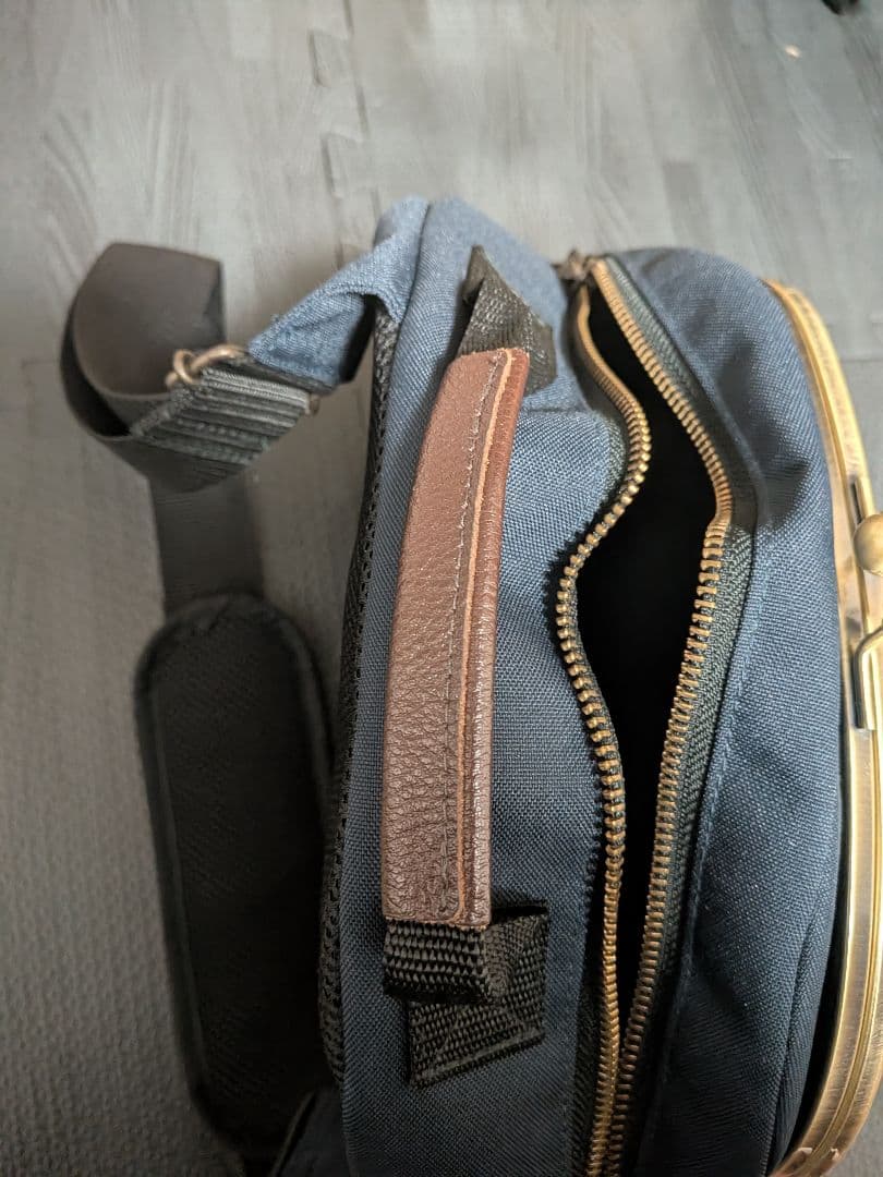 アヤノコウジ ブラックレーベル がま口 ポシェット型 ボディバッグ