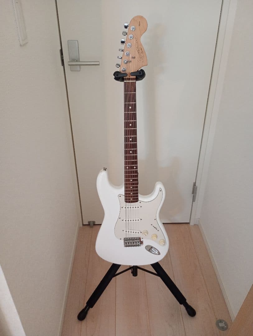 Squier ストラト　 ホワイト　ラージヘッド　スクワイヤー