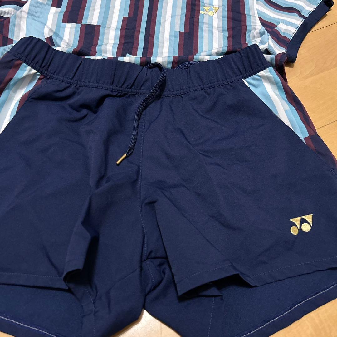 【美品】数回着用スポーツウェア テニス用 青白赤ストライプ