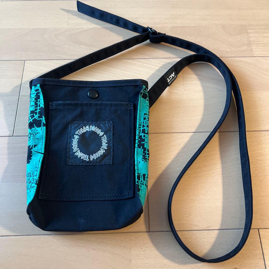 Trash breeds trash ポーチ green