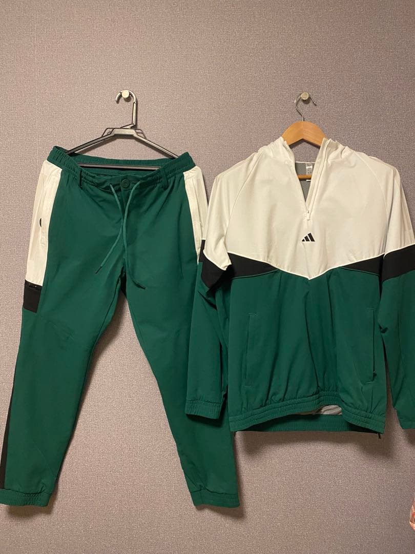 adidas グリーン ハーフジップジャケットとパンツセット
