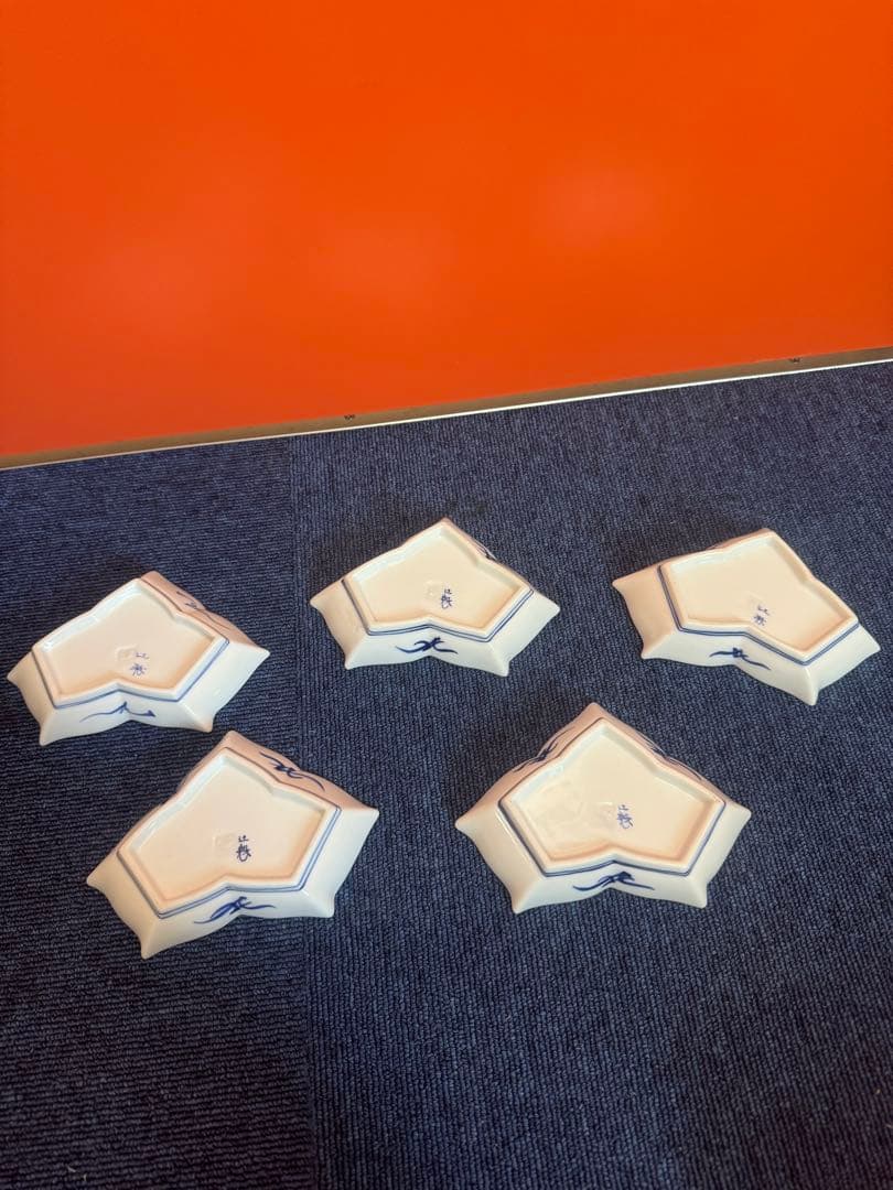 1892 宮内庁御用達『十四代 辻常陸』　辻製　染付兎文　変形皿　5客