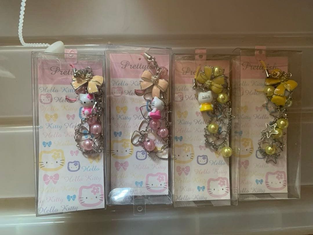 ハローキティ　ミルキーリボン&パールストラップ