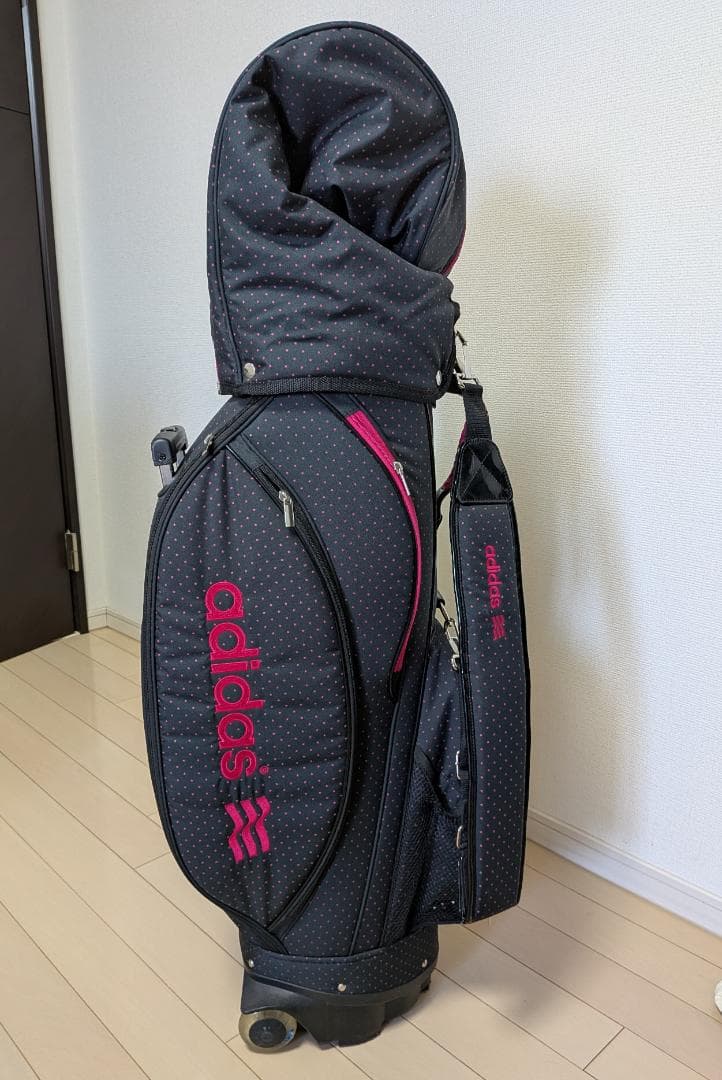 使用3回　アディダス　ゴルフキャディバッグ（キャスター付）
