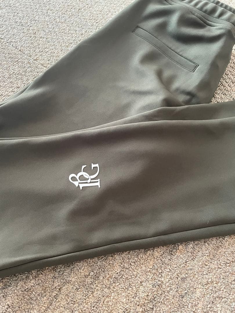 ウノピュウ　1PIU1UGUALE3 パンツ　カーキ