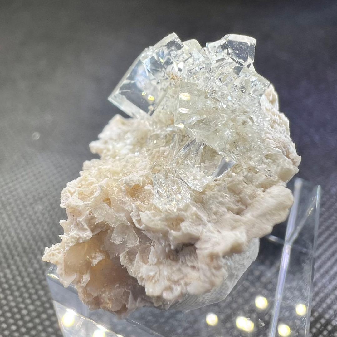 ヤオガンシャン産　カラーレスフローライト　テリ、ツヤ抜群！