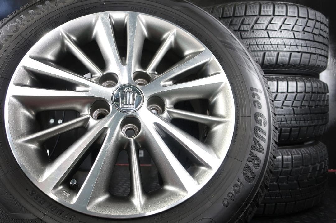 トヨタ純正 200系 クラウン ロイヤル 国産スタッドレス 215/60R16