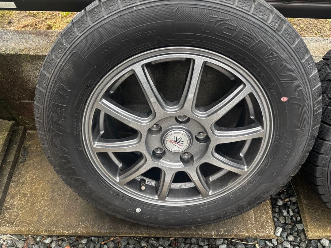 GOOD YEAR 15インチ スタッドレスタイヤセット ノア　80